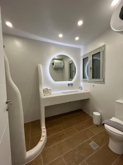 Urban & Modern In Exarcheia: Vibes Apartment Athens