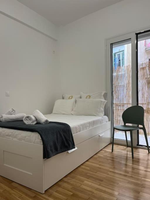 Urban & Modern In Exarcheia: Vibes Apartment *